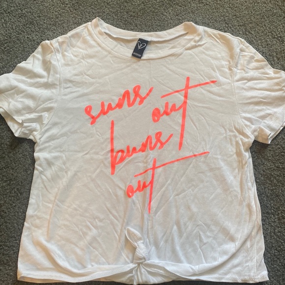 Windsor Tops - Graphic tee